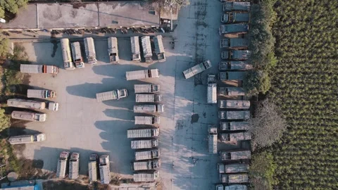 Overhead drone crane up of trucks parked in industrial yard 库存影片 334116773