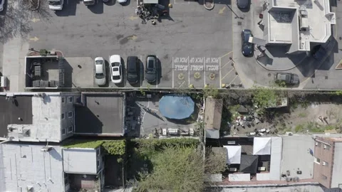 Overhead drone shot of Atlantic train station, Brooklyn, sunny day, tracking  库存影片 248636367
