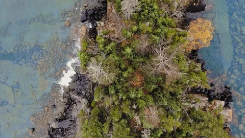 Overhead drone shot small stone island in the middle of the lake Video stock 126078614