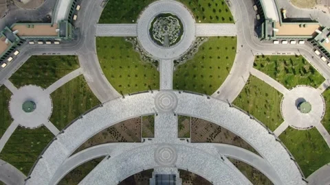 Overhead drone view of cathedral and plaza Vidéo 321491986