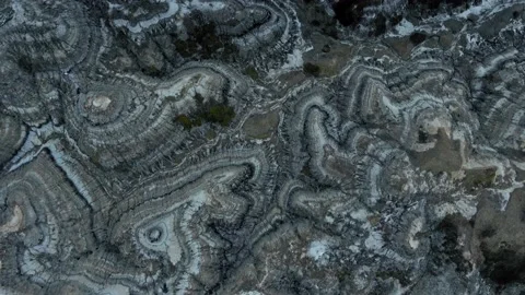 Overhead drone view of geologic stratum in canadian badlands, Horsethief Canyon Video stock 197006099