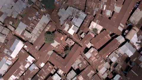 Overhead fly through Kibera slum 스톡 동영상 130687446