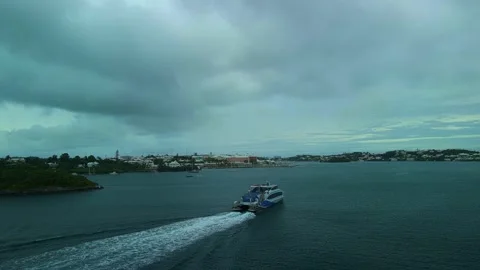 Overhead Flyby of Bermuda Ferry in Hamilton Harbour 動画素材 197008948
