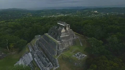 Overhead Flyby of Temple of El Castillo at Xunantunich 動画素材 197009402