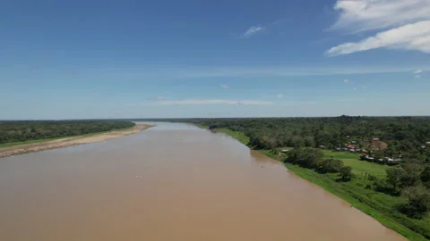 Overhead footage of the Amazon River in Peru, Tarapoto village in the distance Vídeo Stock 169877792