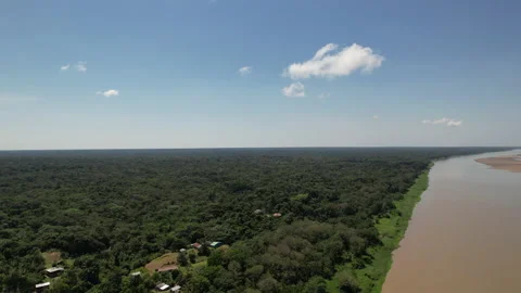 Overhead footage of the Amazon River in Peru, Tarapoto village in the distance Vídeo Stock 169877862