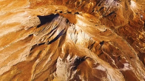 Overhead mountain shot Vídeos de archivo 92350746