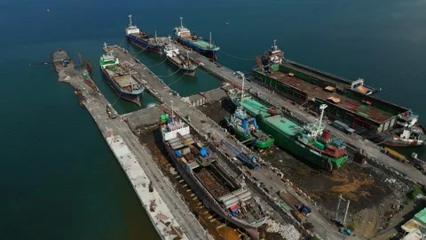 An overhead perspective of a busy harbour. Ideal for business concept usage Vídeos de archivo 335300951