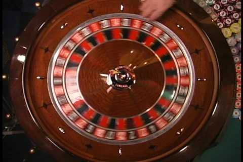 Overhead roulette wheel ball thrown in Vídeo Stock 109055