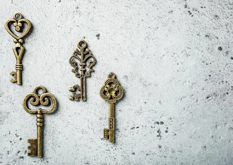 Overhead shoot of many different old keys Foto stock