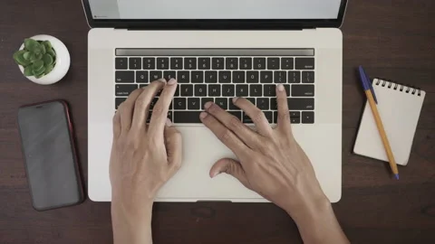 Overhead shot of desk or table and hands of male businessman using laptop Vidéo 130578338