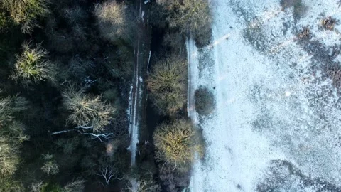 Overhead shot of river in snow Vidéo 229809150