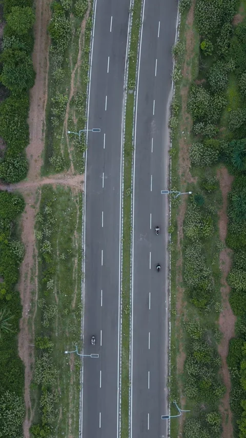 Overhead Shot Of Traffic. Overhead Perspective Of Busy Roads Flowing 스톡 동영상 330501194