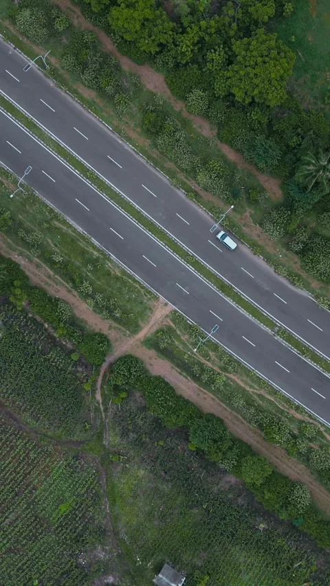Overhead Shot Of Traffic. Overhead Perspective Of Busy Roads Flowing Stockbeeldmateriaal 334136731