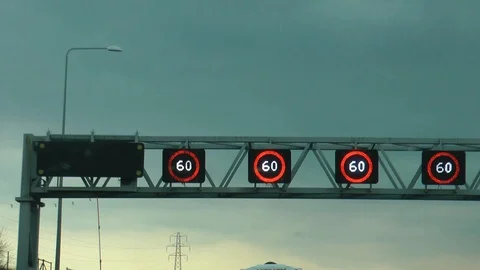 Overhead Stantion showing 60 Limit 库存影片 91698209