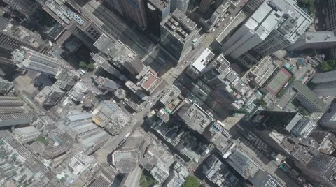 Overhead vertical drone flight over skyscrapers office towers in Hong Kong Vidéo 67522123