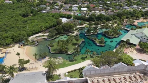 Overhead video of Turtle Center Lagoon with cute little islands 库存影片 348394753