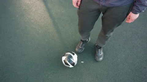 Overhead View of Athlete Controlling Soccer Ball With Precision Видео 301794854