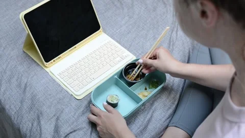 Overhead view from behind a womans head as she watches content on a tablet Stock-Footage 346845859