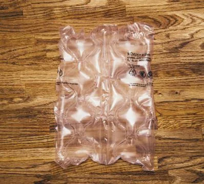 Overhead view of bubble wrap protection inflatable cellular cushion of packages Foto stock