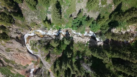Overhead view of clear water flowing through rocky gorge Video stock 312159968