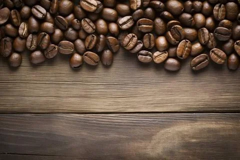  Overhead view of coffee beans framing the edges, providing ample copy spa... Stock-Fotos
