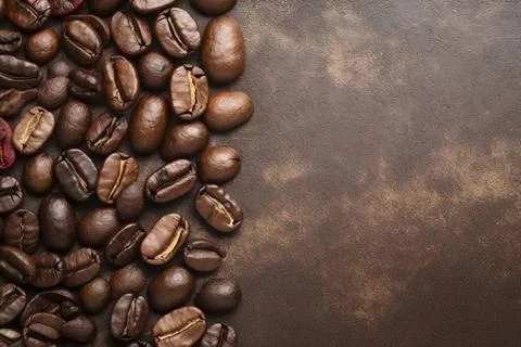  Overhead view of coffee beans framing the edges, providing ample copy spa... Stock-Fotos