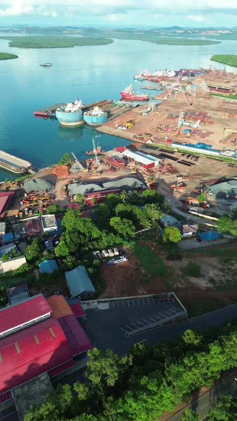 Overhead view of an expansive industrial coastal zone showcasing vibrant ma.. Video stock 337283152