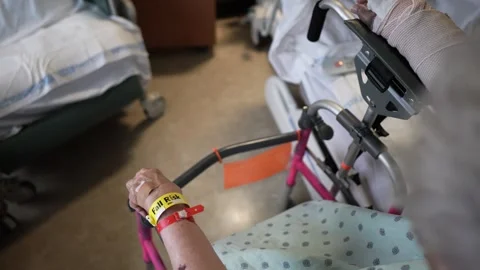 Overhead view of Fall Risk wristband bracelet and broken arm on an elderly woman 스톡 동영상 287727903