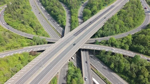 Overhead View of Highway Interchange Traffic Flow 库存影片 336953436