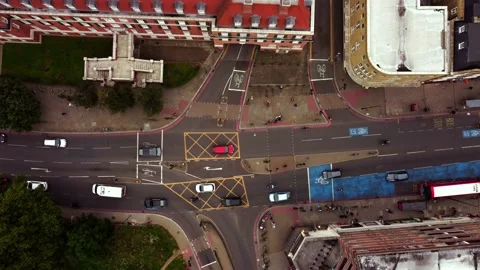 An overhead view of a multi-lane road in Balham Hill, London. Stock-Footage 189519787