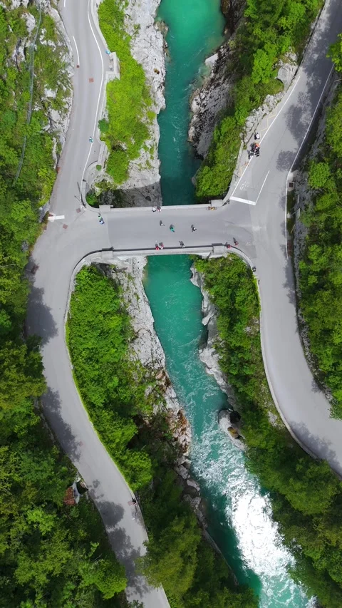Overhead View Of Napoleon's Bridge Over Soca River In Kobarid, Slovenia. - Vidéo 336744321