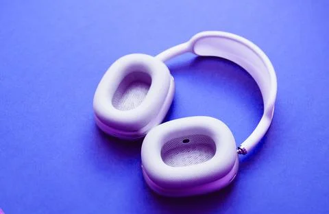 Overhead view of new best Apple Computers AirPods Max over-ear headphones inside Foto stock