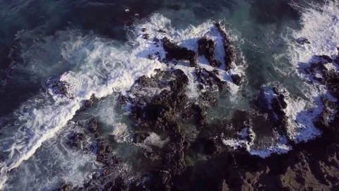 Overhead View Of Ocean And Waves Crashing On Rocks Stock-Footage 85144094