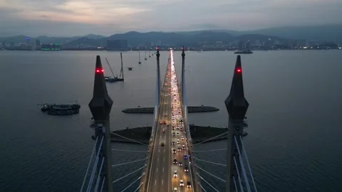 Overhead view of Penang Bridge with reflections on the sea surface. Vídeo Stock 318268093