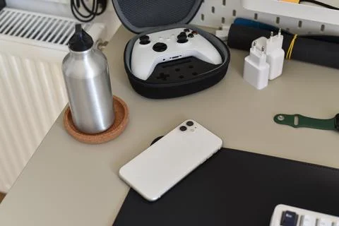 Overhead view personal electronics accessories on desk white game controller Foto stock