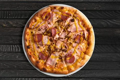 Overhead view of pizza on the table Stock-Fotos
