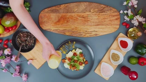 Overhead view of pouring sauce on salad in kitchen Видео 342859812