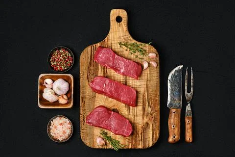 Overhead view of raw boneless strip steak loin Foto stock