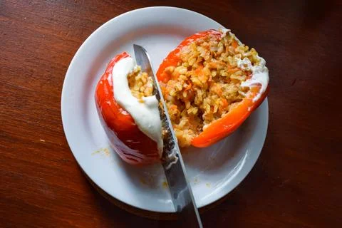 Overhead view of a stuffed red pepper cut in half Fotos Stock