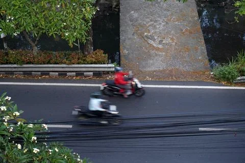 Overhead view of two scooters in motion blur on an Asian street Foto stock