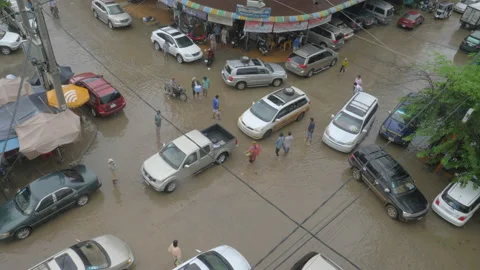 Overhead view of vehicles and motorbikes at flooded roundabout   Stock Footage 140636660
