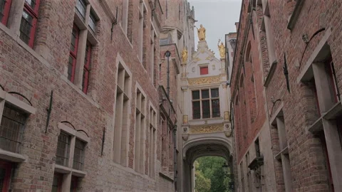 Overhead walking view of Blind Donkey Street arch, Bruges, Belgium Video stock 290202127