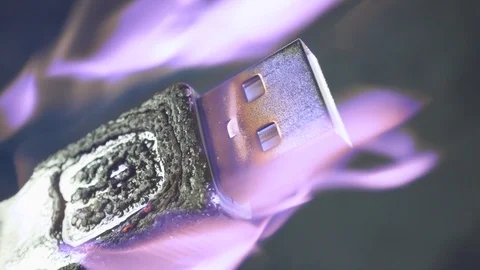 Overheating and fire of the connected device plug Vidéo 105724106