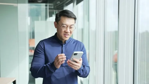 Overjoyed business man IT programmer extremely happy after read message in mobil Stock-Footage 225744903