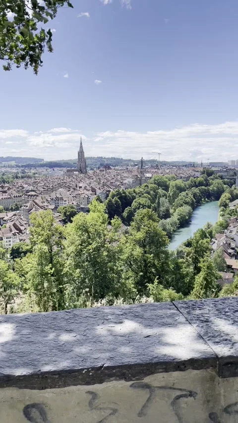 Overlook of the Bern old town from rose garden in summer, travel Stockbeeldmateriaal 270322903