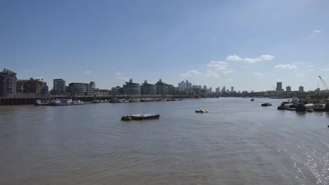 An overlook of the Thames River on a summer day. Stock Footage 280930038