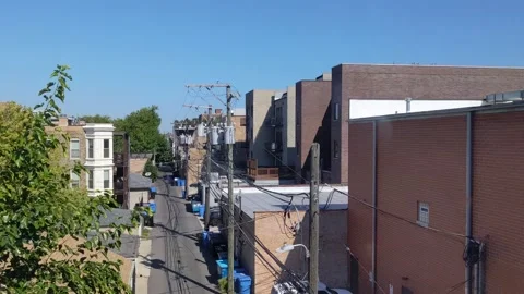 Overlooking Chicago - Brown Line CTA Train 스톡 동영상 163471389