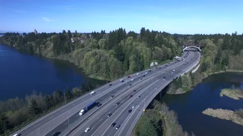 Overlooking Interstate 5 Freeway and the Puget Sound 库存影片 62578456
