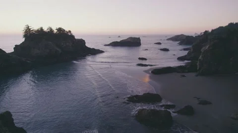 Overlooking Pacific Ocean at sunset on the beautiful Oregon coast cliff beach Stock Footage 148344332